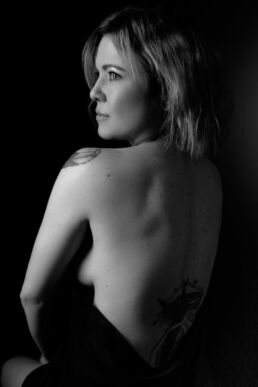A London boudoir photography photoshoot showing back and shoulders in black and white