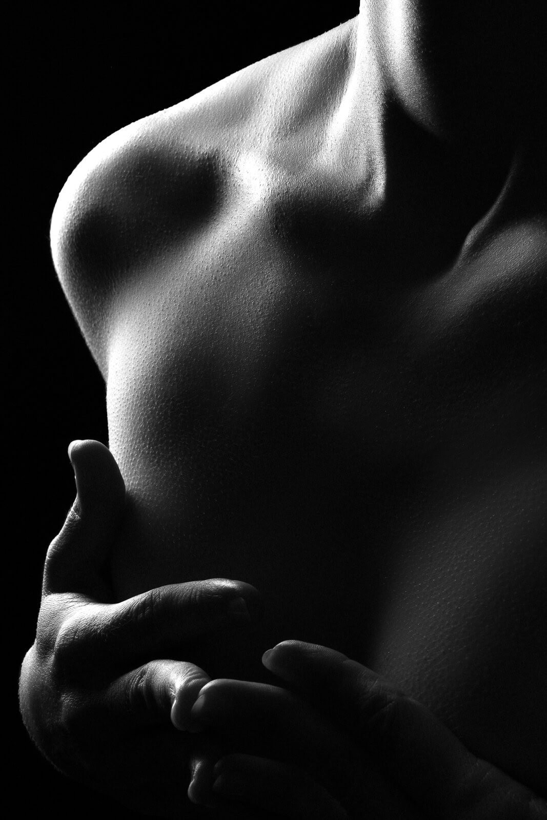 London boudoir photography session in black and white using light and shadow